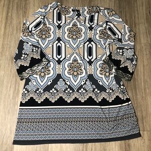 Multicolored shirt with quarter length sleeves